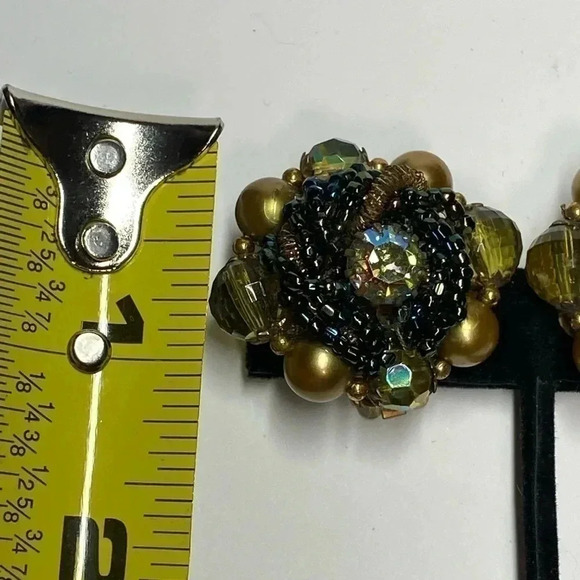 VINTAGE BEADED CLIP ON EARRINGS - Picture 5 of 9